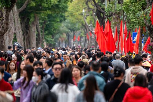 Trung tâm Hà Nội ken đặc người những ngày đầu năm mới