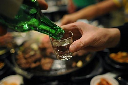 Bác sĩ cảnh báo đừng để cơn say che lấp ngộ độc rượu