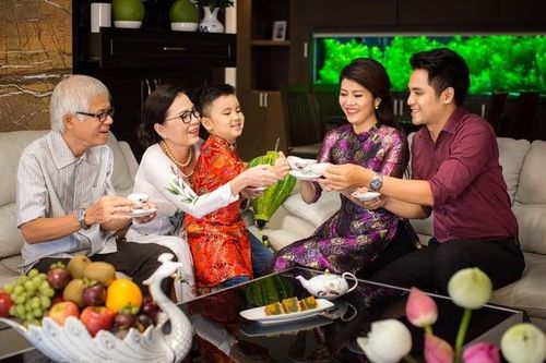 Yêu thương trở về từ bữa cơm đoàn viên năm mới