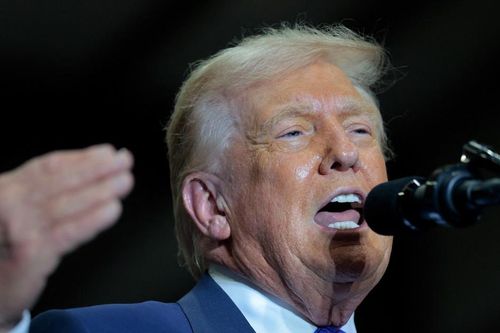 Ông Trump ra lệnh giải mật hồ sơ về UFO và người ngoài hành tinh