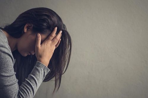 Vì sao nhiều người không thể vượt qua nỗi đau mất người thân?