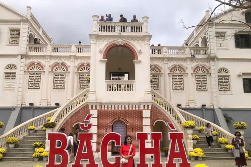 Đầu năm xông đất Dinh thự 'Vua Mèo' Hoàng A Tưởng trên cao nguyên trắng Bắc Hà