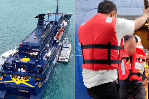 Cháy tàu du lịch ngoài khơi Singapore, hàng trăm người phải sơ tán
