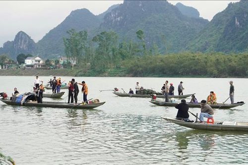 Tìm thấy thi thể nạn nhân thứ 2 trong vụ lật thuyền trên sông Gianh