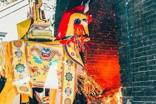 Đốt ngựa giấy 'khủng' cầu may năm Bính Ngọ