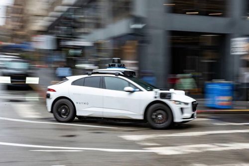 Thống đốc New York Hochul từ bỏ đề xuất robotaxi, Waymo hứng chịu thất bại