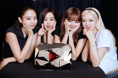 BLACKPINK trở thành nghệ sĩ đầu tiên đạt 100 triệu lượt đăng ký trên YouTube