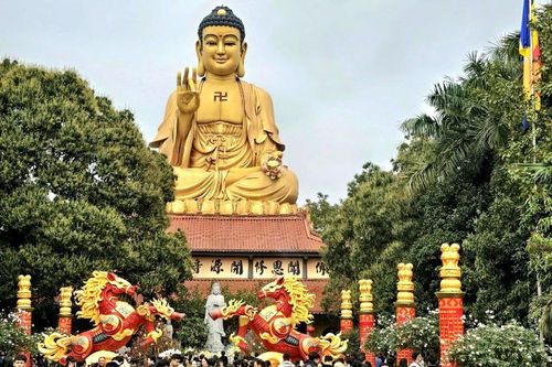 Biển người đổ về chiêm bái tượng Phật lớn nhất Đông Nam Á ngày đầu xuân
