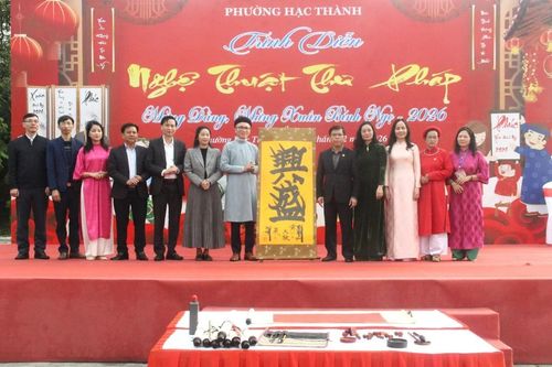 Phường Hạc Thành tổ chức trình diễn nghệ thuật thư pháp Xuân Bính Ngọ 2026