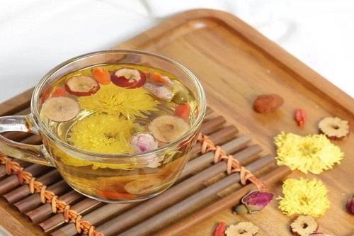 Cách chọn trà ngon và tốt cho sức khỏe trong ngày Tết