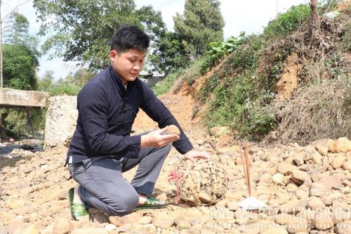 Độc đáo tục nhặt đá đầu năm của người Tày, Nùng xứ Lạng
