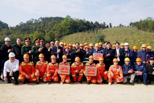 Thủ tướng Chính phủ Phạm Minh Chính phát động 'Chiến dịch' 85 ngày đêm hoàn thành hai tuyến cao tốc Hữu Nghị - Chi Lăng và Đồng Đăng - Trà Lĩnh