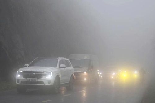 Cảnh báo sương mù, tầm nhìn hạn chế trên tuyến Quốc lộ 4D, đoạn qua Sa Pa