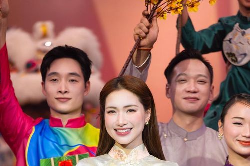 Hòa Minzy xúc động tái ngộ Gala Việc tử tế Tết 2026: 'Như được trở về nhà'
