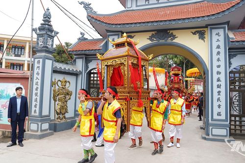 Tưng bừng khai hội đình làng Thanh Thù