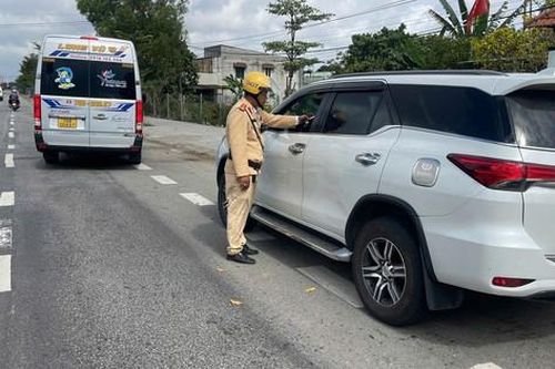 Huế: Xử phạt 717 tài xế vi phạm nồng độ cồn, tốc độ...