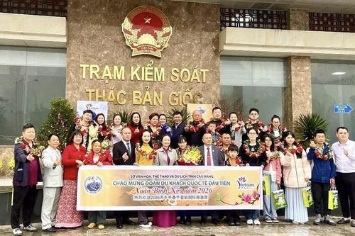 Hải quan thông quan cho gần 3.000 lượt du khách tại Thác Bản Giốc đầu Xuân 2026