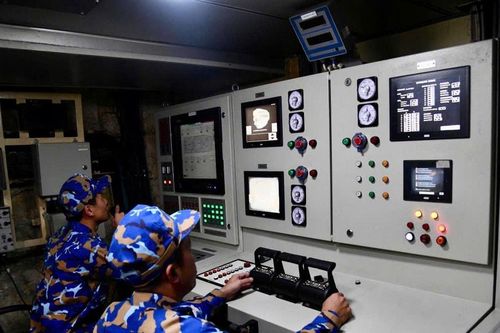 Lữ đoàn 172 tổ chức hội thi khởi động máy chính, thao tác vũ khí, trang bị đầu năm mới
