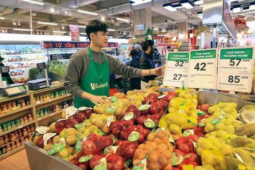 Mùng 4 Tết: Thị trường 'vào guồng', giá cả ổn định