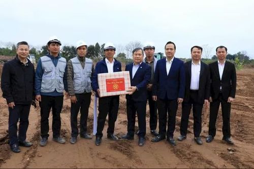 Khẩn trương thi công các công trình chống ngập trong dịp Tết