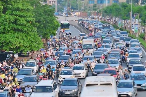 Chủ động chống ùn tắc khi người dân trở lại Thủ đô