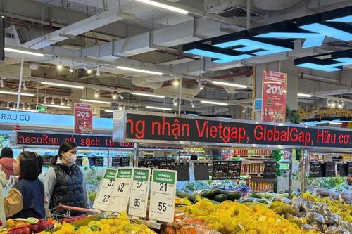 Thị trường hàng hóa mùng 3 Tết sôi động trở lại