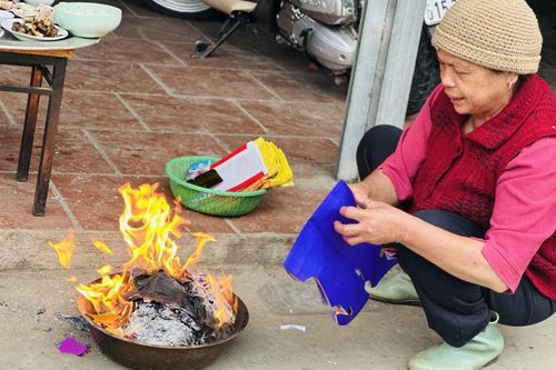 Tục lệ hóa vàng - Nét đẹp tri ân trong văn hóa Tết Nguyên Đán