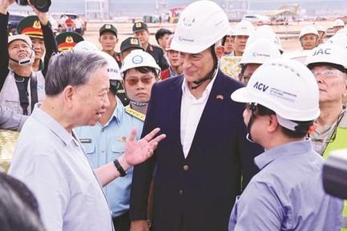 Bay lên cùng đất nước