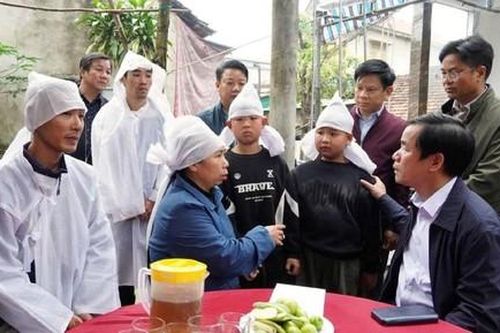 Bí thư Tỉnh ủy Quảng Trị thăm hỏi gia đình 4 người tử vong và mất tích do lật thuyền