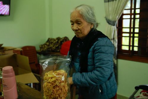 Bí quyết làm món 'mứt nhà nghèo' ngon nức tiếng của cụ bà gần 90 tuổi ở Huế
