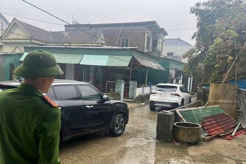 Đỗ xe chặn lối đi còn thách thức 'đỗ đến mai': Ảo tưởng giàu có đứng trên luật pháp