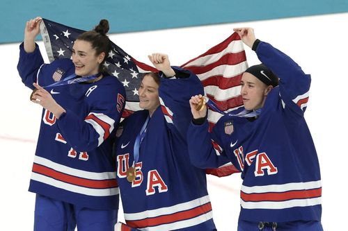 Ngược dòng ngoạn mục, Mỹ giành HCV khúc côn cầu trên băng nữ Olympic