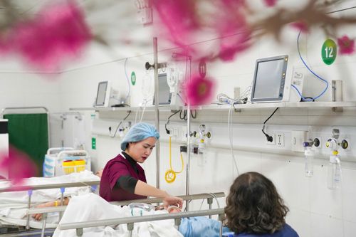 Bác sĩ tuyến cuối trực xuyên Tết, giành giật sự sống từng giây cho bệnh nhân