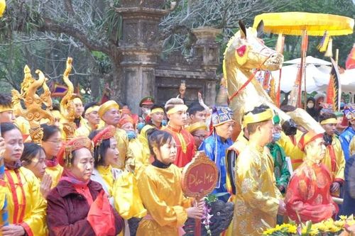 Lễ hội Gióng đền Sóc: Tục rước 'ngựa chiến' bắt nguồn từ đâu?