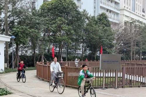 Những hình thức du Xuân độc đáo của người Thủ đô