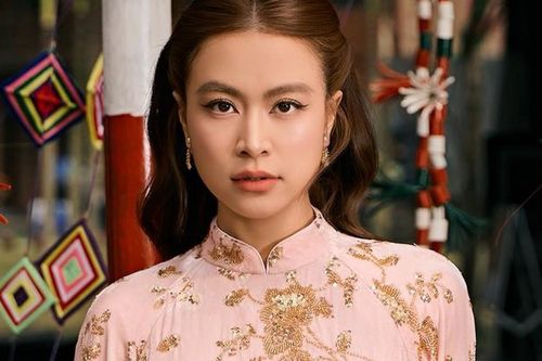 Hoàng Thùy Linh gây chú ý với áo dài kim sa trong dịp Tết 2026