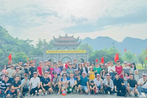 Nhiều điểm du lịch miền Bắc kín khách, giá tour Tết tăng cao