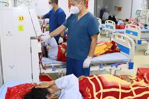 Tết không nghỉ trong phòng chạy thận