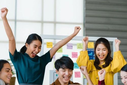 Làm công việc yêu thích: Được làm chính mình nhưng cũng phải sống vì mình