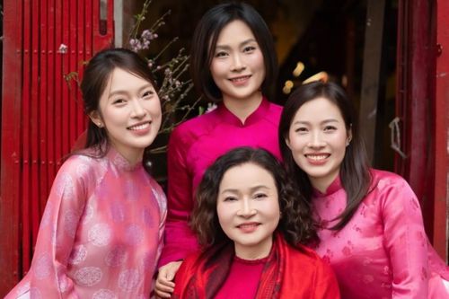 3 chị em 'cực phẩm' nhà Khánh Vy