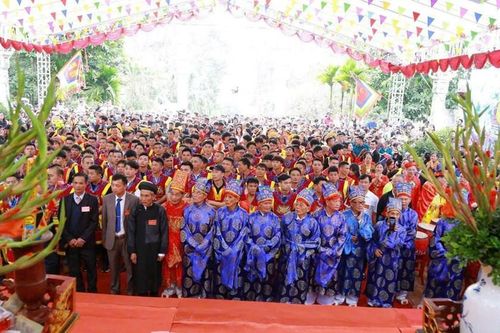 Về đền Măng Sơn trẩy hội, tưởng nhớ tam vị Đức Thánh Tản