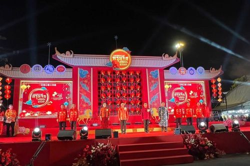 Gần 60.000 người tham dự Lễ hội Tết ba nước Việt Nam - Thái Lan - Trung Quốc