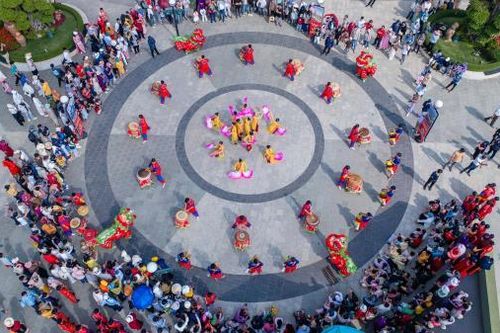 Hàng vạn du khách về Tây Ninh hành hương và chơi Hội xuân núi Bà