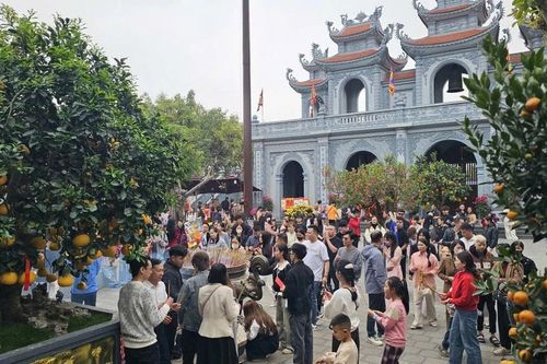 Điều đặc biệt khiến đền Tranh hút khách du xuân, chiêm bái