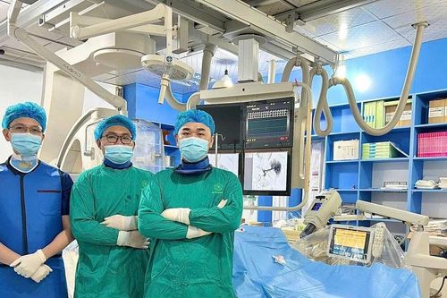 Làm chủ kỹ thuật cao tại tuyến tỉnh cứu trẻ 12 tuổi chấn thương lách độ IV