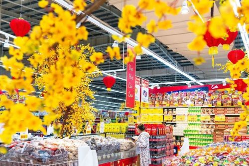 Mùng 5 Tết: Siêu thị mở cửa rầm rộ, thị trường không 'sốt giá'