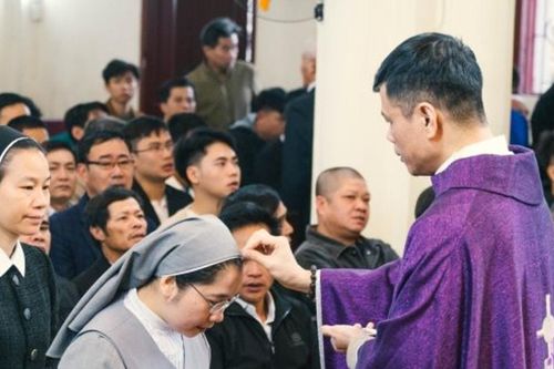 Lễ Tro của người Công giáo: Nét đẹp tiết độ và khiêm nhường