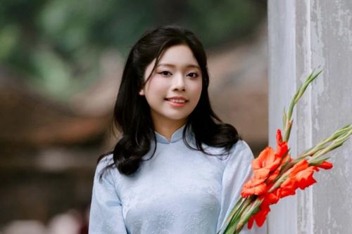 Người trẻ đi leo núi, du lịch một mình dịp Tết
