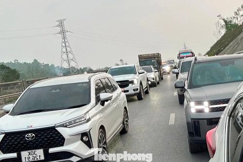 Cao tốc Bắc Nam qua hầm Thần Vũ ùn tắc liên tục