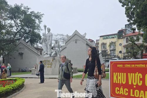 Xử lý loạt bãi xe tự phát quanh hồ Hoàn Kiếm